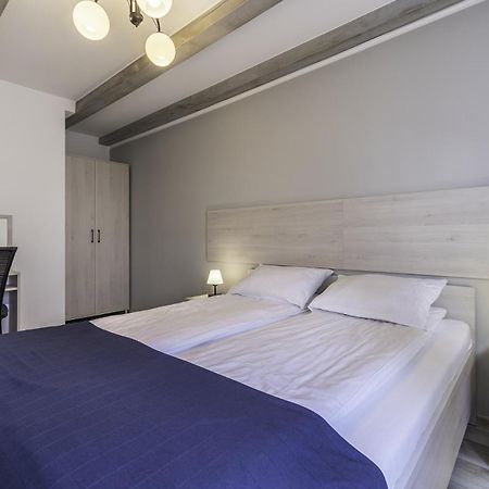 Frajda Domki - Apartamenty 6-Osobowe - Salon I Dwie Sypialnie Oraz Studia 4-Osobowe - Pokoj Z Aneksem Kuchennym Rewal Exterior photo