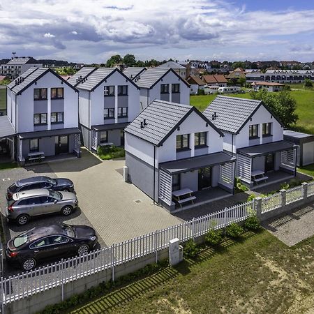 Frajda Domki - Apartamenty 6-Osobowe - Salon I Dwie Sypialnie Oraz Studia 4-Osobowe - Pokoj Z Aneksem Kuchennym Rewal Exterior photo