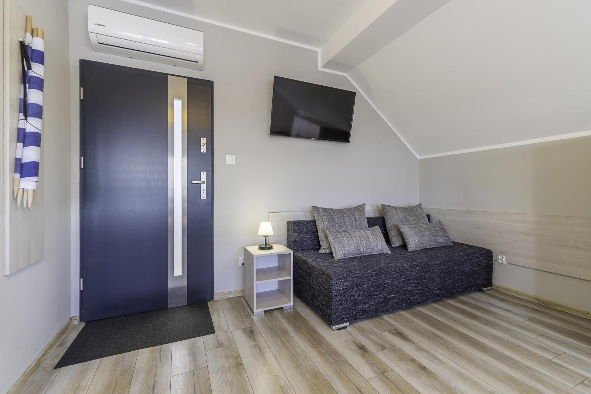 Frajda Domki - Apartamenty 6-Osobowe - Salon I Dwie Sypialnie Oraz Studia 4-Osobowe - Pokoj Z Aneksem Kuchennym Rewal Exterior photo