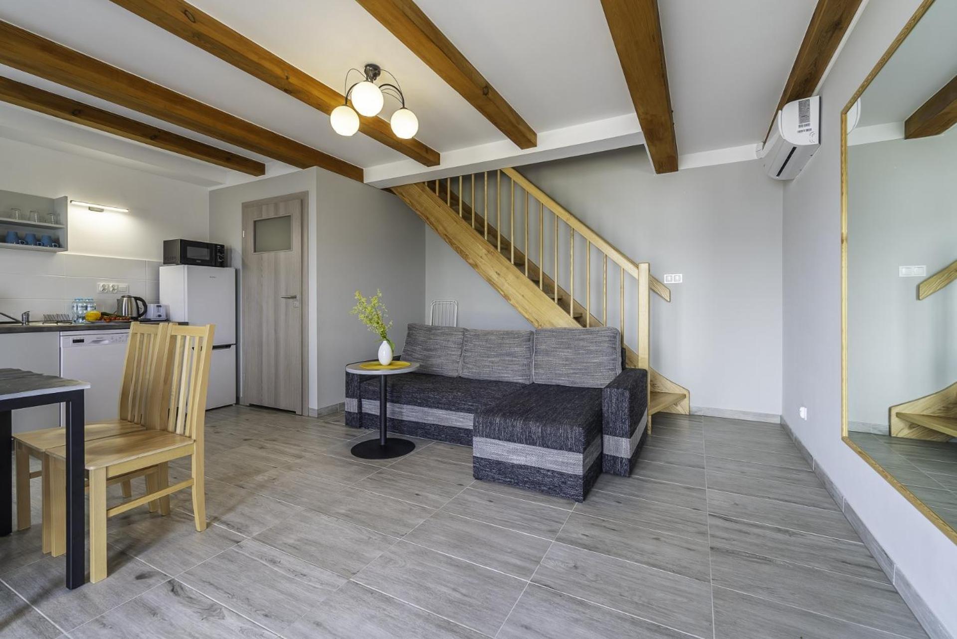 Frajda Domki - Apartamenty 6-Osobowe - Salon I Dwie Sypialnie Oraz Studia 4-Osobowe - Pokoj Z Aneksem Kuchennym Rewal Exterior photo
