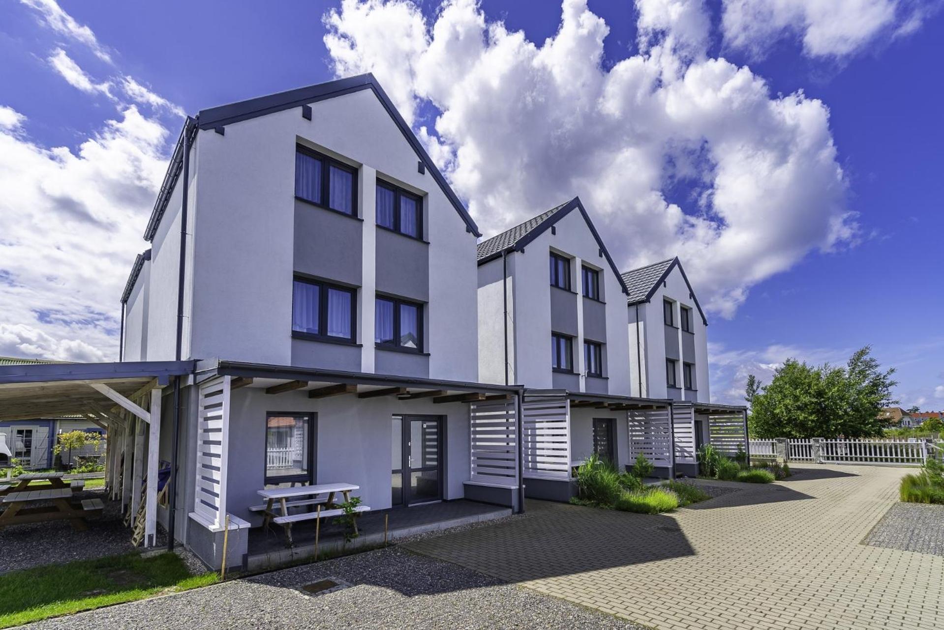 Frajda Domki - Apartamenty 6-Osobowe - Salon I Dwie Sypialnie Oraz Studia 4-Osobowe - Pokoj Z Aneksem Kuchennym Rewal Exterior photo