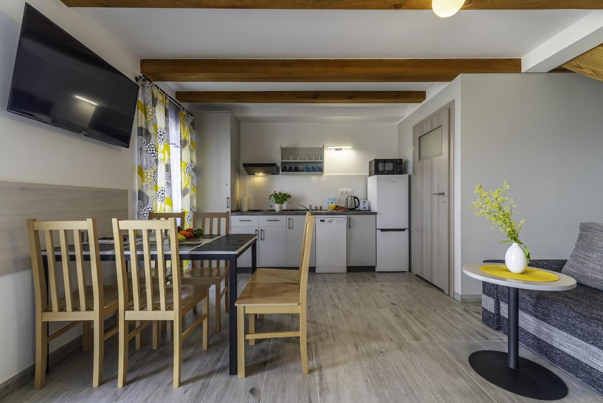 Frajda Domki - Apartamenty 6-Osobowe - Salon I Dwie Sypialnie Oraz Studia 4-Osobowe - Pokoj Z Aneksem Kuchennym Rewal Exterior photo
