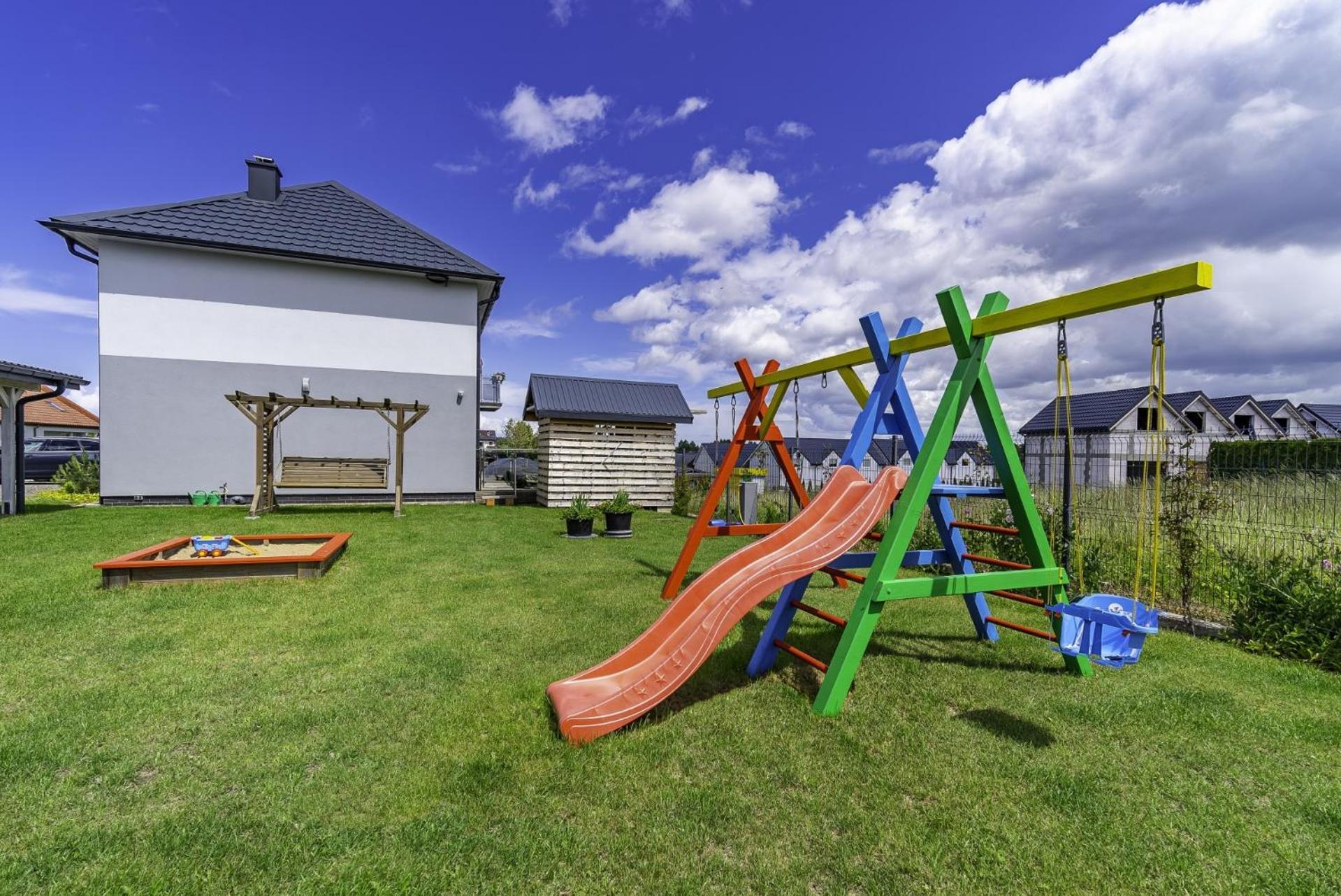 Frajda Domki - Apartamenty 6-Osobowe - Salon I Dwie Sypialnie Oraz Studia 4-Osobowe - Pokoj Z Aneksem Kuchennym Rewal Exterior photo